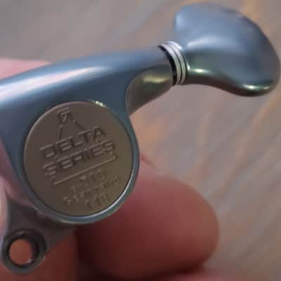 Gotoh Delta Series 18:1 Gear ratio kidney bean - Satin Chrome image 2