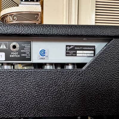 Fender '65 Deluxe Reverb Reissue 22-Watt 1x12" Guitar Combo 1994 - Present - Black image 12