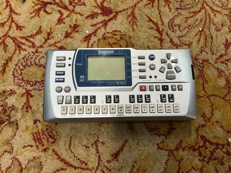 YAMAHA QY100 シーケンサー Yamaha QY100 Sequencer | Reverb