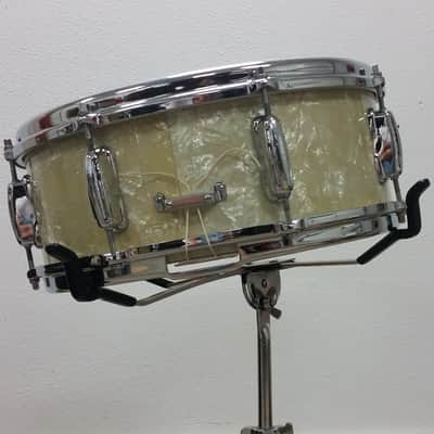Slingerland Hollywood Ace 5.5x14" 8-Lug Snare Drum 1960s White Marine Pearl image 2