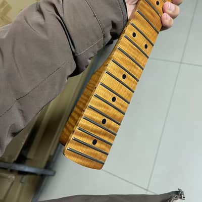 Reverse headstock stainless steel 22 frets Roasted flame Maple guitar neck 25.5inch hole 10mm Reverse headstock SS 22 frets Roasted flame Maple Electric guitar neck tiger25.5 Satin image 8