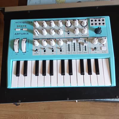 Arturia MicroBrute Blue Limited Special Edition