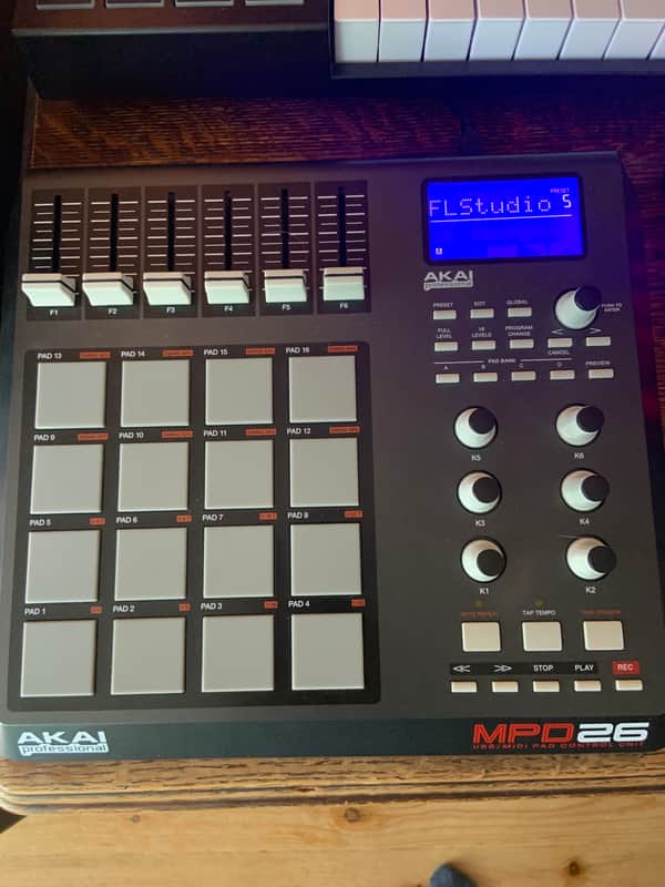 AKAI MPD26 Drum Pad USB image 1