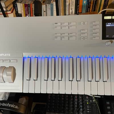 Native Instruments Komplete Kontrol S61 Mk2 25th Anniversary