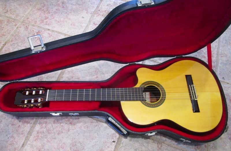 Ramirez CWR2 Classical Guitar, 1994, Cut 2 Studio Series, Cutaway, L.R. Braggs Electronics, Case image 1