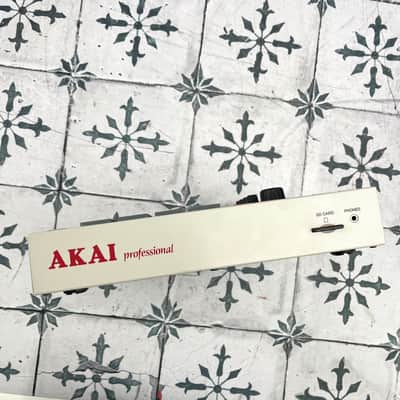 Akai MPC One Standalone MIDI Sequencer Retro Edition image 5