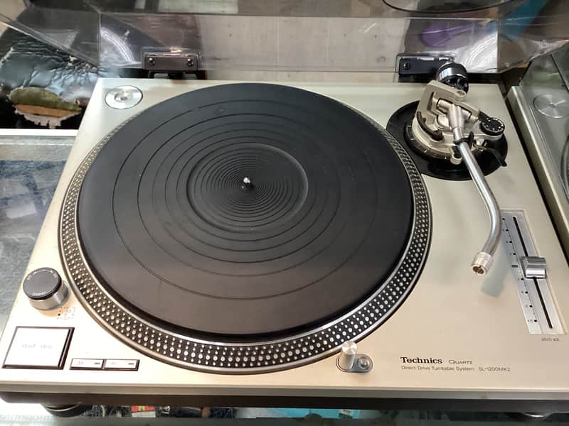 Technics SL-1200MK2 1979 - 2010 - Silver image 1