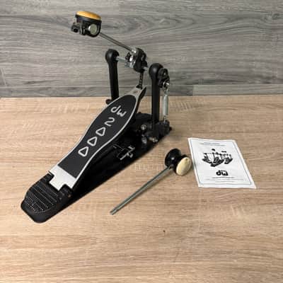DW 2000 Series Single Bass Drum Pedal w/ Extra Beater #3033 image 1