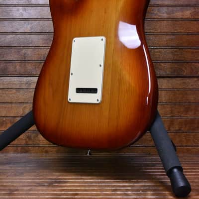 Fender American Professional II Stratocaster® HSS, Maple Fingerboard, Sienna Sunburst image 4