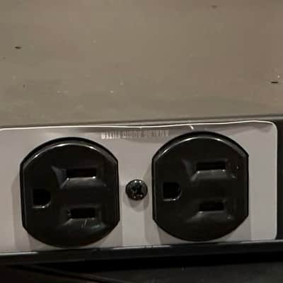 Monster Power 2500 Professional PowerCenter - Clean Surge Protection image 3