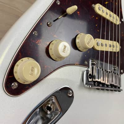 Fender American Ultra Stratocaster Left-Hand Guitar, Rosewood Fingerboard, Arctic Pearl image 9