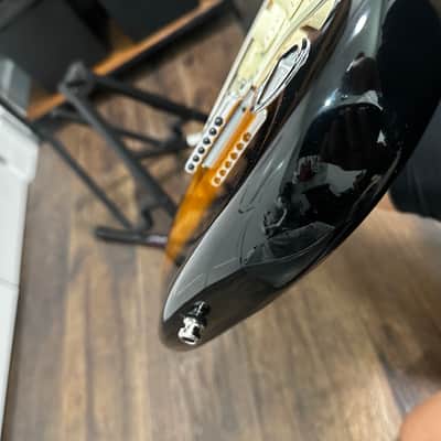 Fender American Deluxe Stratocaster V-Neck with Maple Fretboard 2004 - 2010 - 2-Color Sunburst image 8
