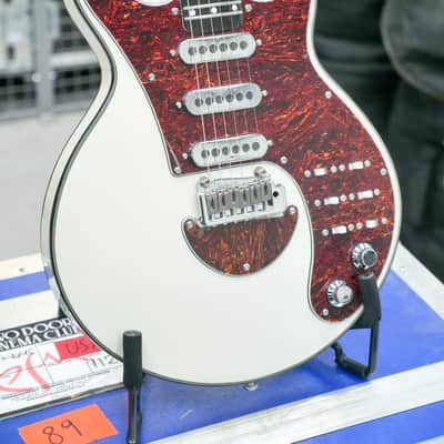 Burns Brian May Signature Owned By Two Door Cinema Club image 4