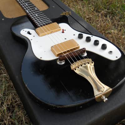 1964 Airline 7214 Amp in Case With Guitar Combo, 2 Pickup, Original, Plays Great! image 2