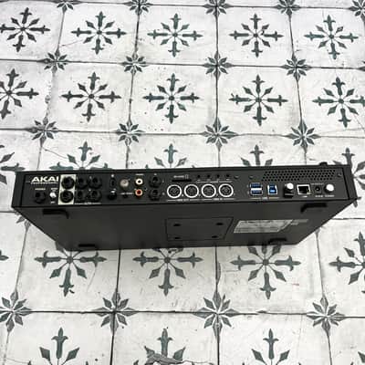 Akai MPC Live II Standalone Sampler / Sequencer w/ Magma Case image 4