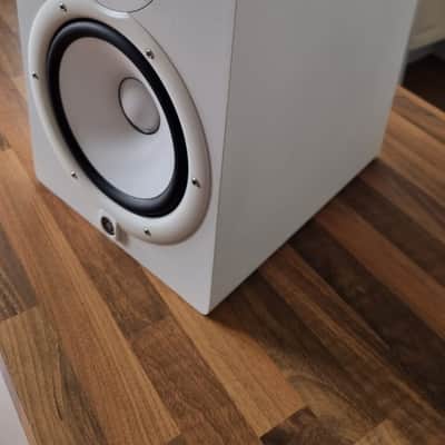 Yamaha HS8 8" Powered Studio Monitor (Pair) 2015 - Present - White image 3
