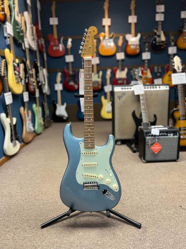 Fender Vintera '60s Stratocaster with Pau Ferro Fretboard 2019  - Ice Blue Metallic - NOS image 1