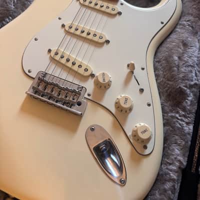 Fender American Professional Stratocaster with Maple Fretboard 2019 Olympic White image 3