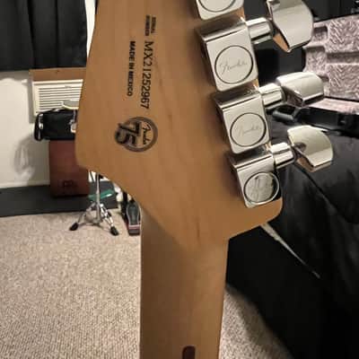 Fender Player Stratocaster with Maple Fretboard 2018 - Present - Polar White image 8