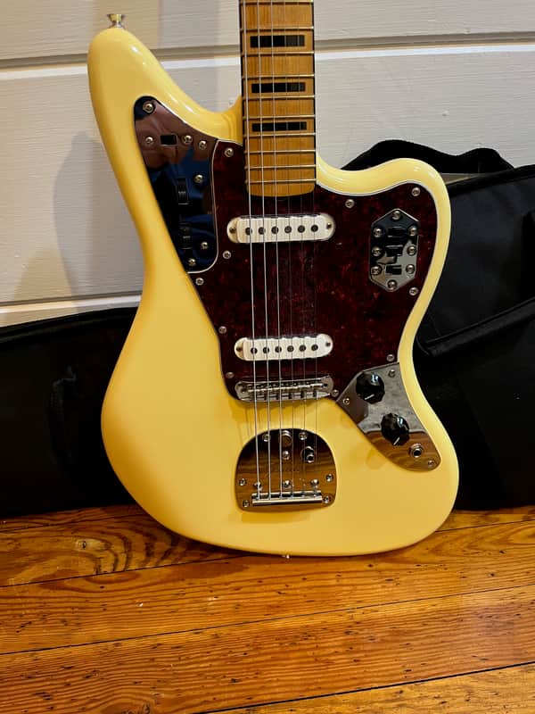 Fender Vintera II '70s Jaguar with Maple Fretboard 2023 - Present - Vintage White