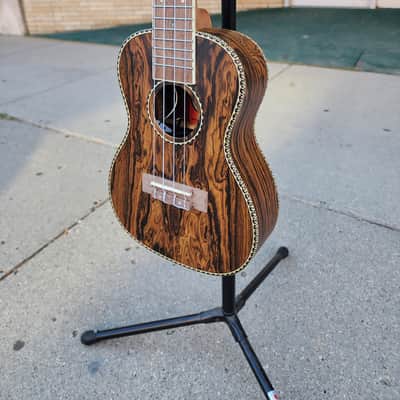 Amahi UK440C-EQ Concert Ukulele w/Electronics - Natural image 4