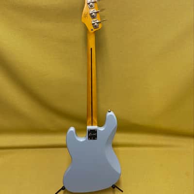 037-4530-504 Squier by Fender Classic Vibe '60s Jazz Bass Daphne Blue w/ Tortoise Pickguard image 2