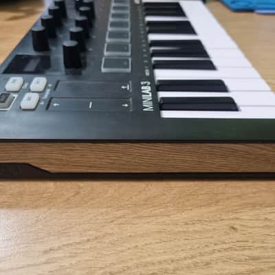 Arturia MiniLab MKIII 25-Key MIDI Controller 2022 - Present - Black image 4
