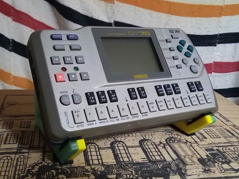 Yamaha QY70