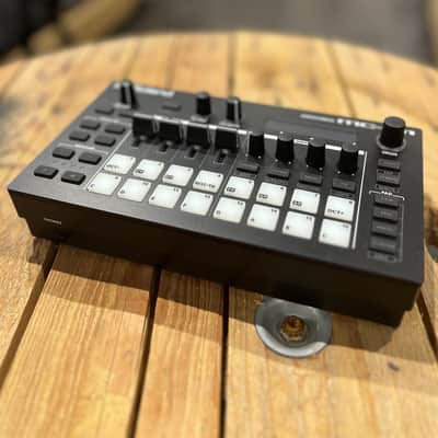 Roland MC-101 Groovebox image 3