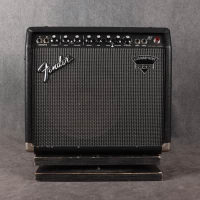 Fender Champion 300 - 2nd Hand image 2