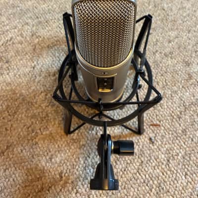 RØDE NT2-A + shock mount/pop shield/bag image 2