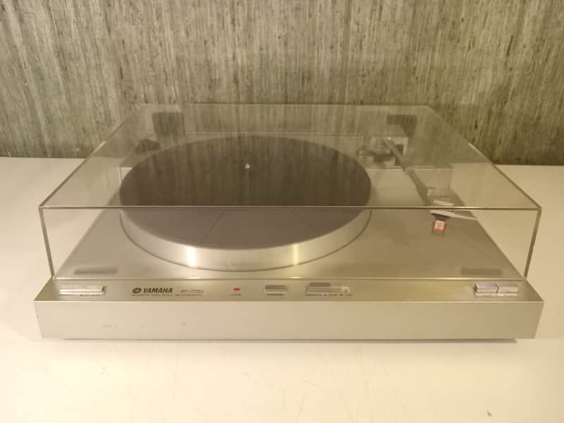 Yamaha P-751 Quartz Full Automatic Direct Drive Turntable Silver