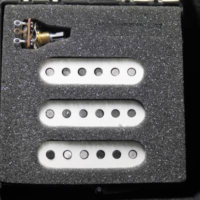 Fender American Standard STRAT Pickups Delta Tone System-Set of Three image 2