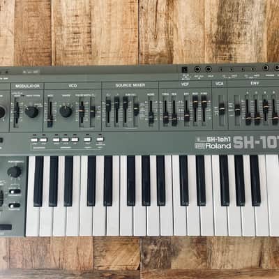 Roland  SH 101