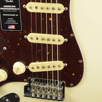Fender American Professional II Stratocaster Left-Hand Olympic White Maple Fingerboard image 3
