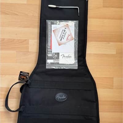 Fender Standard Stratocaster Lefthand Left-Handel LH Linkshänder Maple Fretboard 2006 - 2017 - Arctic White image 12
