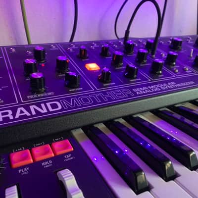 Moog Grandmother Dark Edition