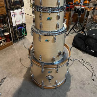 Ludwig No. 989 Big Beat Outfit 8x12 / 9x13 / 16x16 / 14x22" Drum Set (3-Ply) with Pointed Blue/Olive Badges 1973 - 1976 - Maple Cortex image 3