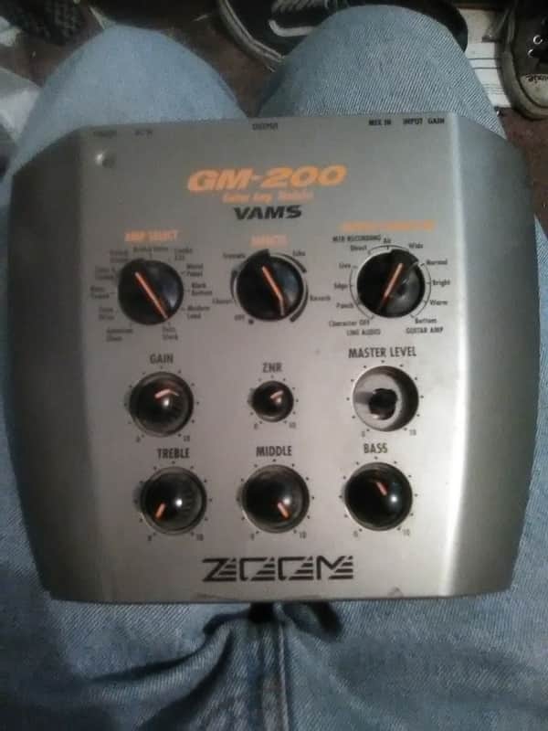 Zoom GM-200 Guitar Amp Modeler Silver image 1