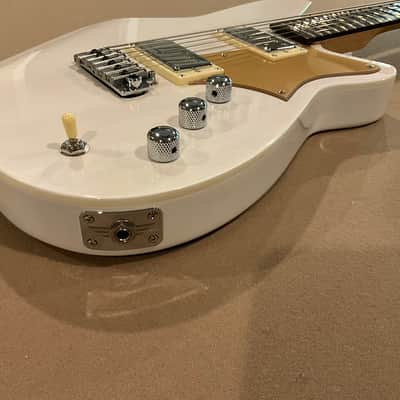 Reverend  Descent W Barotone 2025 - Trans White with case image 14