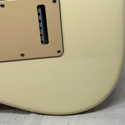 Fender American Standard Stratocaster Guitar with Case 2005 - Olympic White / Maple neck image 14