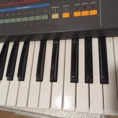 Roland Juno-106 61-Key Programmable Polyphonic Synthesizer Bild 8