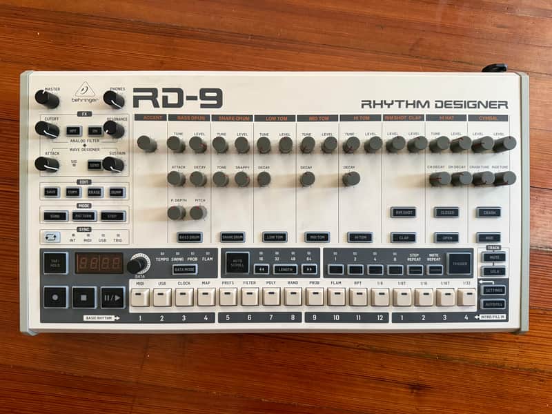 White box packaging displaying a black and silver electronic audio mixer.