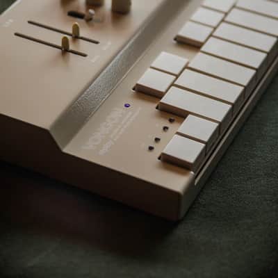 Vongon REPLAY polyphonic synthesizer with multi-mode arpeggiator image 8