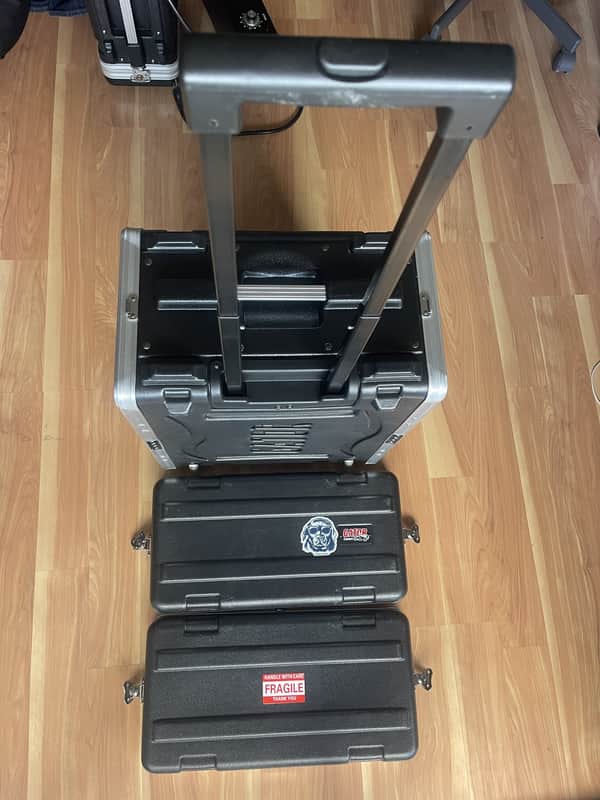 Gator Professional 4U Rack Flight Case with Rolling Wheels & Handle image 1