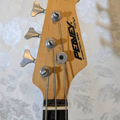 3 String conversion bass Peavey Fury 2 International Series image 6