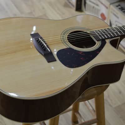 Yamaha FX370C Dreadnought Natural Electro Acoustic Guitar image 8