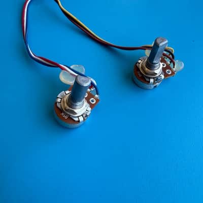AKAI MPK 25 MIDI Keyboard Part: Mod Wheel & Pitch Bend Pot with Wire Harness image 2