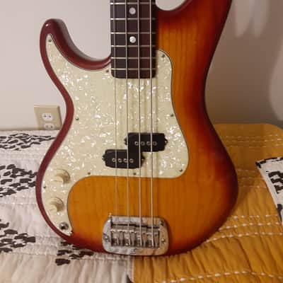 1996/1997 G&L SB-1 image 2