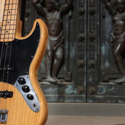 Fender American Professional Jazz Bass® | 2018 image 3